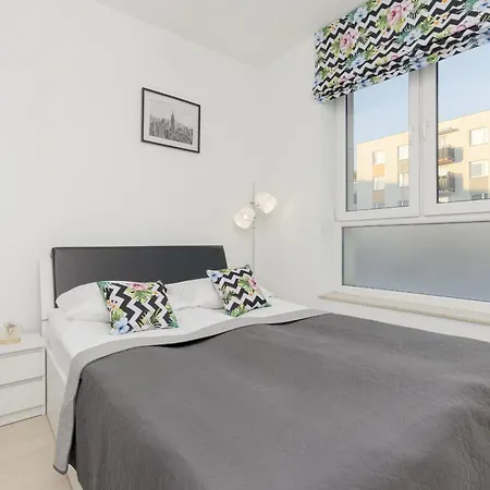 Lejlighed Subtle Colors In With Furnished Balcony By Renters *