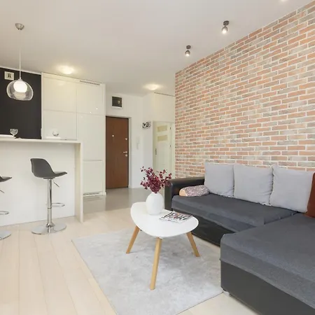 Lejlighed Subtle Colors In With Furnished Balcony By Renters Warszawa